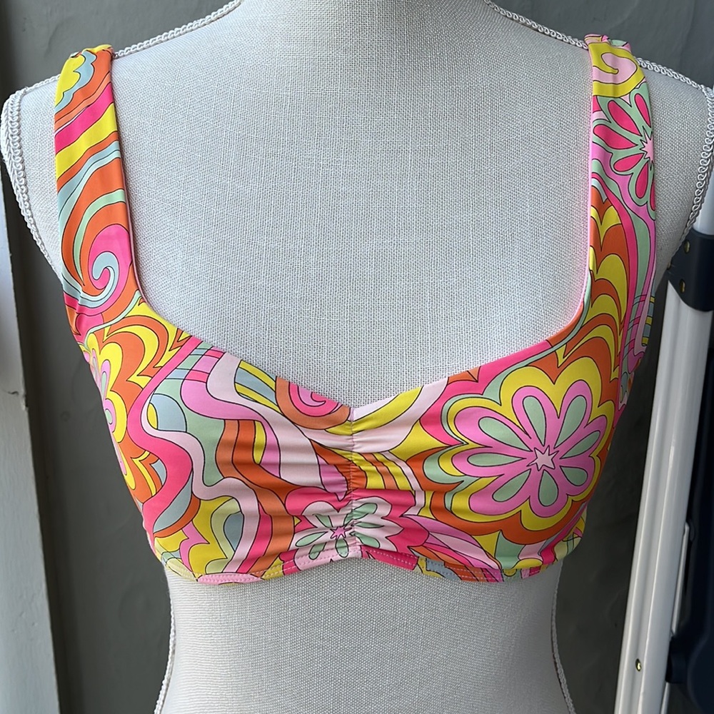 FRANKIES BIKINIS Hailee Steinfeld  Bikini Top Wms M Dexter Peace